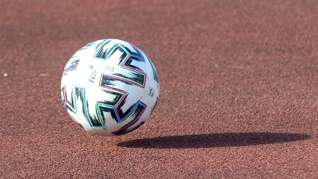 俞灏明王晓晨酒吧约会，男方现场献唱情歌，俞灏明妈妈超满意晓晨.